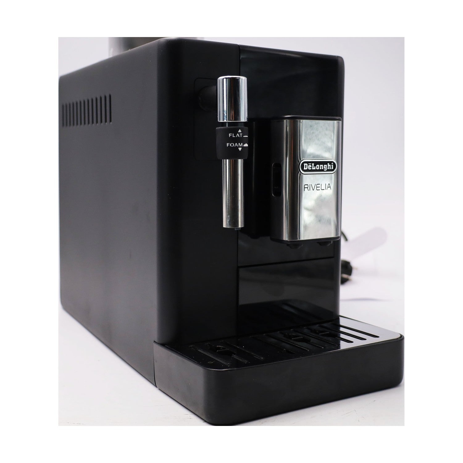 DeLonghi EXAM 440.35.B Rivelia mit Milchaufschäumdüse
