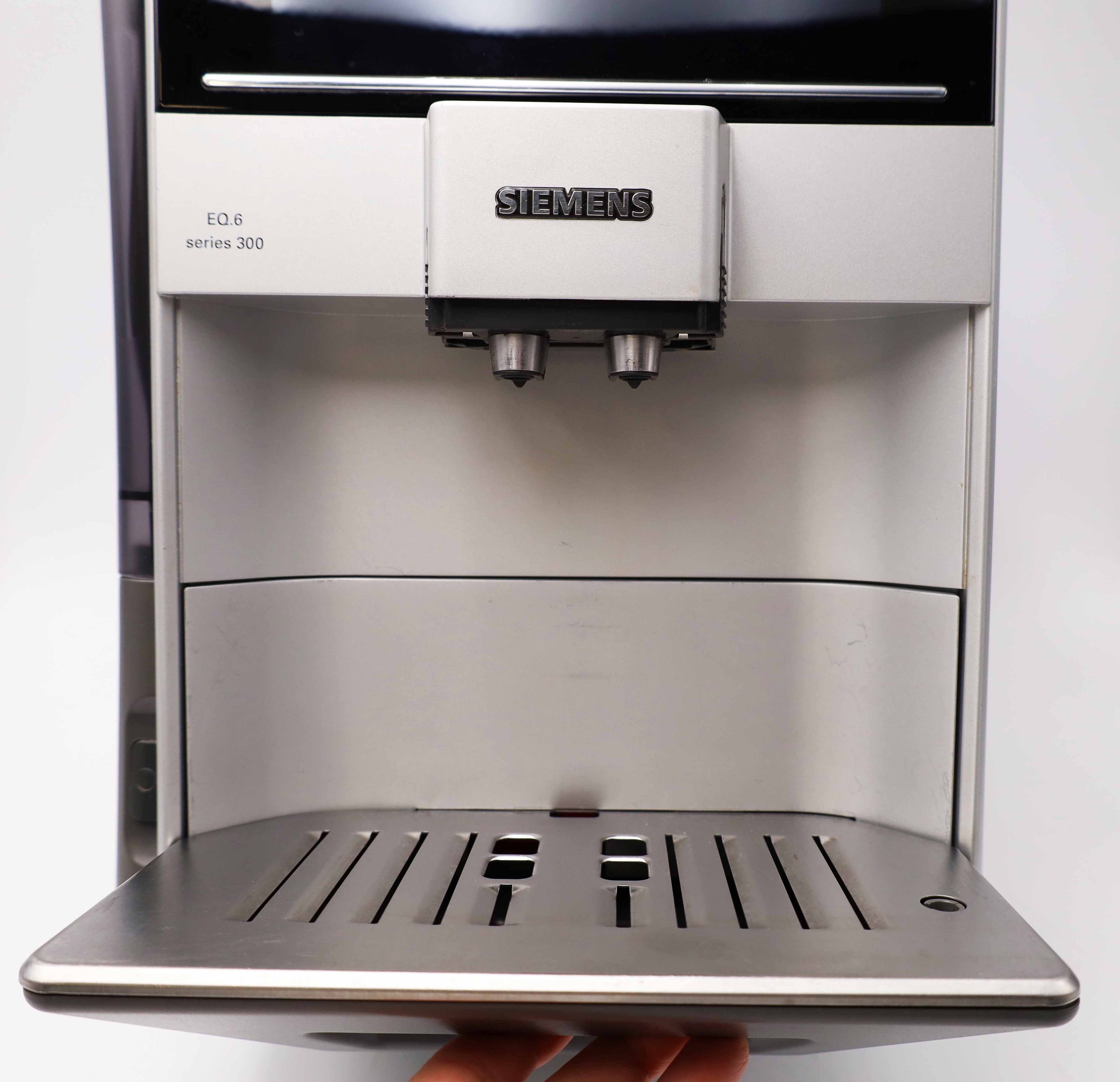 Siemens EQ.6 series 300 TE603501DE Kaffeevollautomat, oneTouch Function, Silver