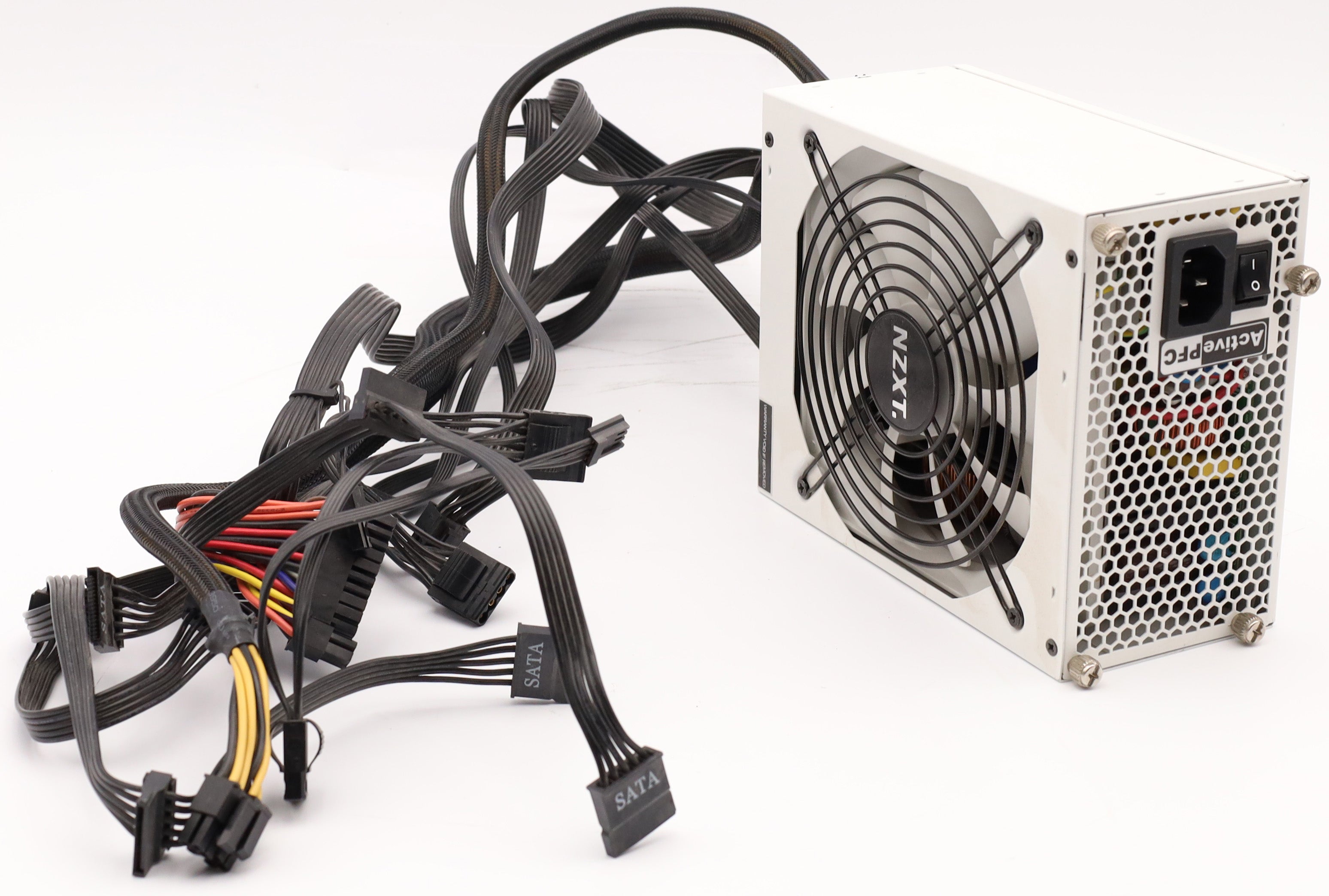 NZXT HALE90 80Plus Gold Modulares Netzteil 650 W Weiß unvollständig
